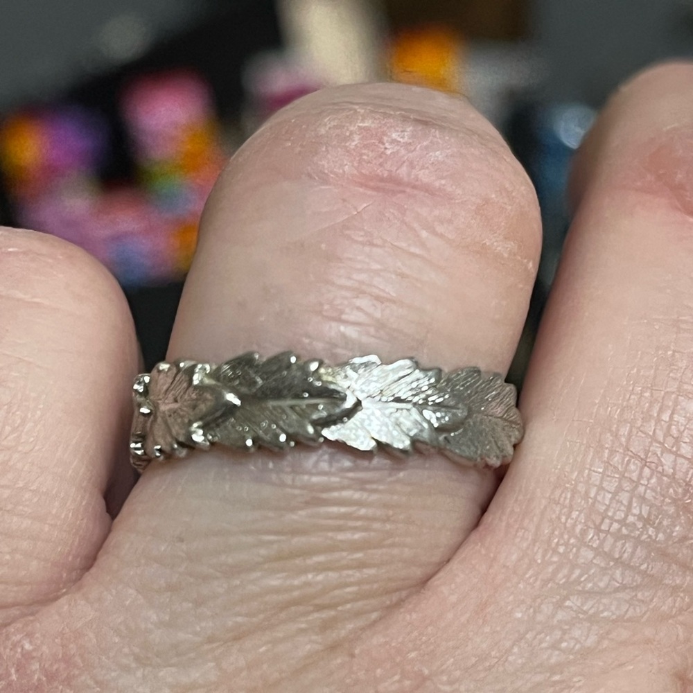 1979 Avon Laurel Leaf Ring - Picture 4 of 12